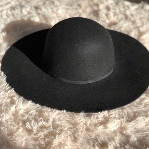 Wide-brim felt fedora hat